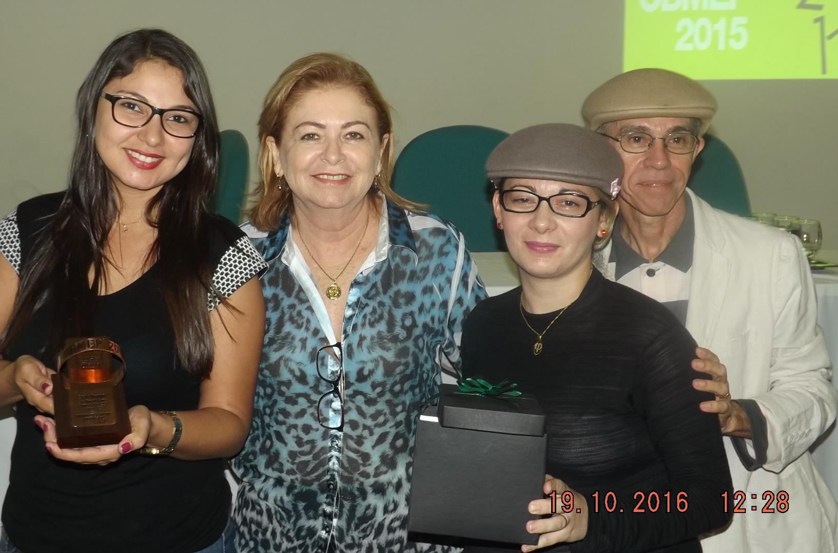 Escola Premiada recebe Troféu pelo Desempenho de sues Alunos na Edição da OBMEP 2015