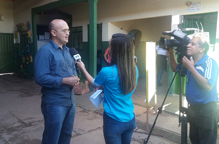 Entrevista para uma emissora de TV sobre a contribuição da OBMEP para a região.