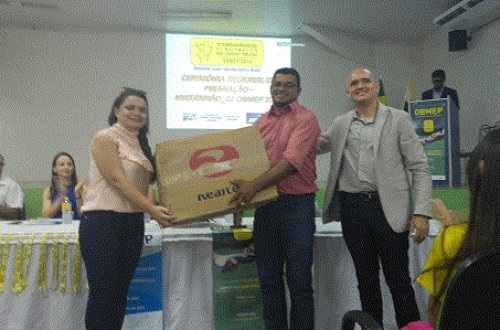 Colégio Eliza Moreira Ferraz(Formosa da Serra Negra) recebendo Kit de Material Esportivo