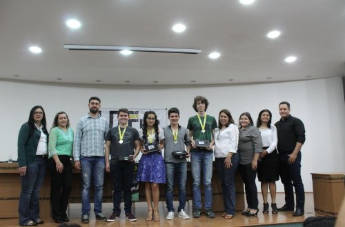 Alguns medalhistas da Premiação dos NREs Campo Mourão, Goioerê e Pitanga