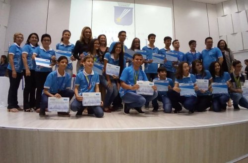 Delegação de Cruzeta, município premiado com: Secretaria de Educação, professor, alunos e escolas