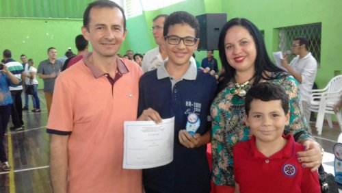 Medalhista com a família na premiação da Olimpíada Alagoana de Matemática, na qual conquistou ouro.