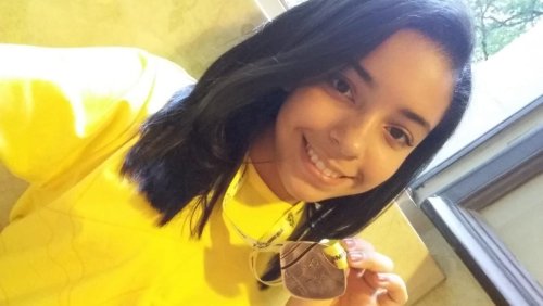 Luiza Rubim recebendo sua medalha de ouro na OBMEP