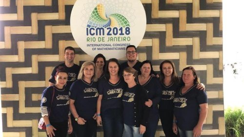 Paula Sonza com alunos no ICM 2018