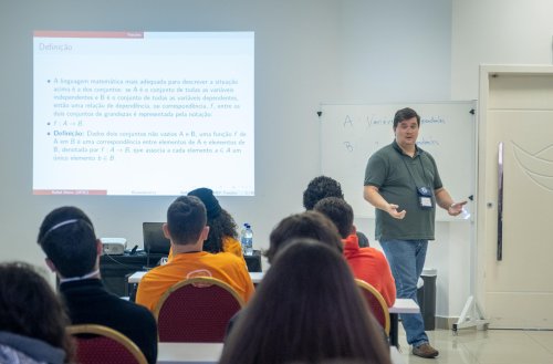 Professor da UFSC, Rafael Aleixo de Carvalho relaciona matemática e pandemia