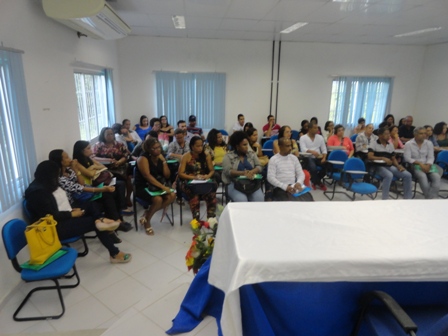 Professores de Matemática da Região Ba03 reunidos no auditório da  UNEB