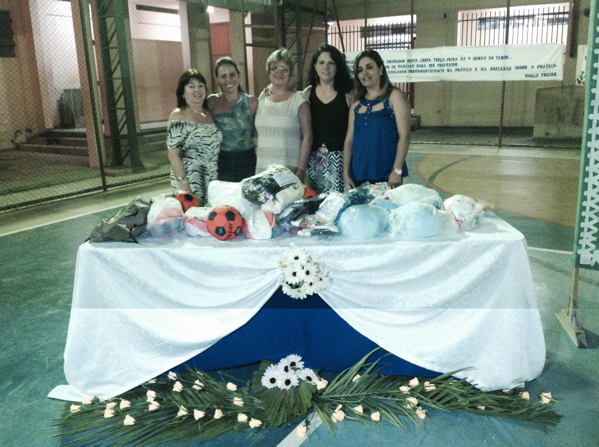 Entrega do kit esportivo à direção da EE Quinzinho Inácio - Senhora de Oliveira