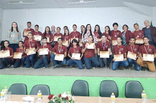 Alunos da regional Maranhão_02 recebendo seus prêmios